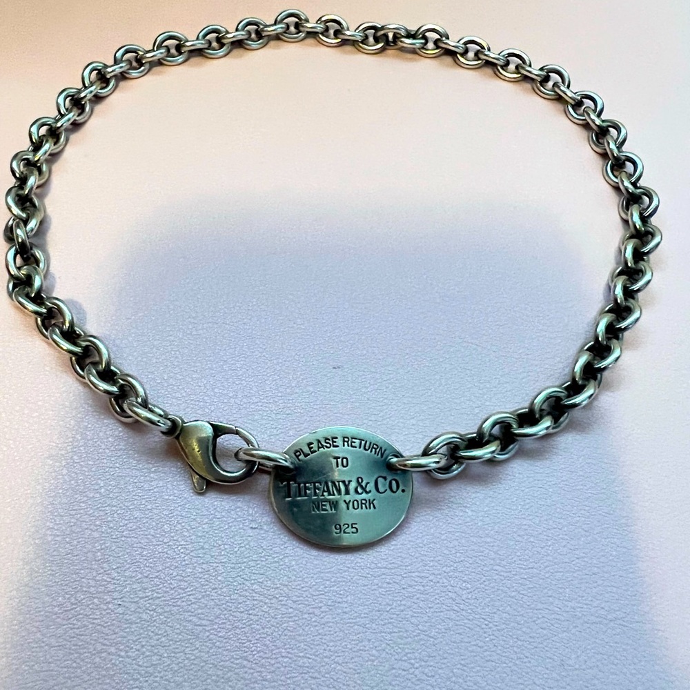 Tiffany & Co. oval necklace